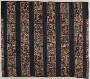 Fragments de tunique avec créature à tête d
