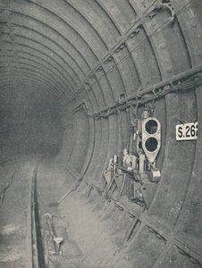 Signal de tunnel et arrêt automatique du train. Métro de Londres