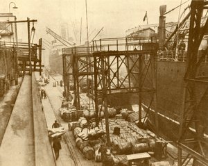 Déchargement des navires de ravitaillement aux Royal Albert Docks, Londres, vers 1930 - Unbekannt