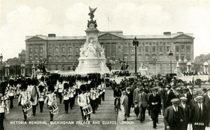 Mémorial de Victoria, Buckingham Palace et gardes, Londres, années 1930