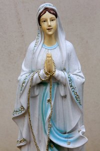 Vierge Marie, Paris, France