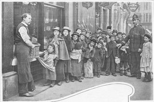 En attendant des colis de nourriture, Cheapside, vers 1903