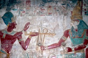Détail de la peinture murale de Sethos I devant Horus, Temple de Sethos I, Abydos, Égypte