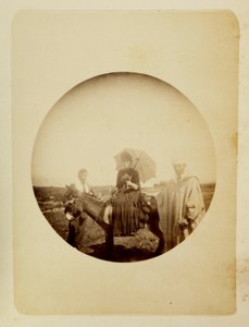 Femme montant un âne