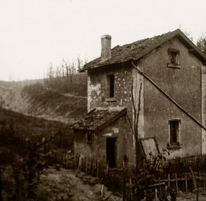 Croix en bois, tunnel de Tavannes, Verdun, nord de la France, vers 1914-1918