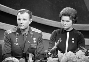 Youri Gagarine et Valentina Terechkova, cosmonautes russes, 1963