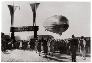 Zeppelin LZ 127 Graf Zeppelin atterrissant à Friedrichshafen, Allemagne, 1933 - Unbekannt