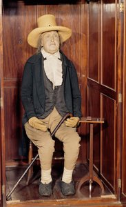 Corps embaumé de Jeremy Bentham exposé à l
