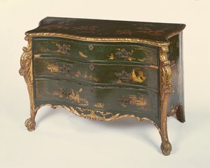 Commode serpentine laquée verte et partiellement dorée, dans le style de Thomas Chippendale - Unbekannt Unbekannt