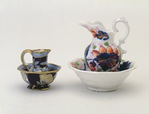 À gauche : pichet et bassin Crown Staffordshire et à droite : pichet et bassin balustre gallois (céramique) - Unbekannt Unbekannt