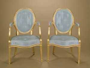 Paire de fauteuils dorés à dossier ovale de style Adam, tapissés de bleu, c.1780 - Unbekannt Unbekannt