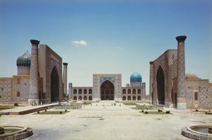 Registan, avec les trois collèges religieux musulmans (madrasas)
