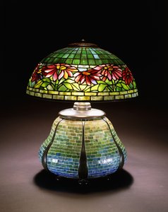Lampe de table en verre plombé "Poinsettia", vers 1902-1932