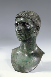 Tête en bronze d