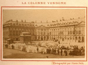 Commune de Paris (1871) : destruction de la colonne Vendôme en mai 1871. Photographie de Pierre Pepetit. Impression sur carton, Dim. 9x5,4 cm - Unbekannt