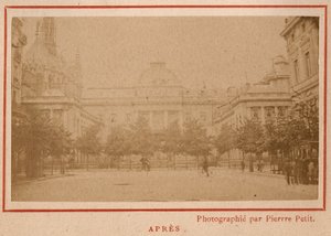 Commune de Paris (1871) : vue du Palais de Justice à Paris après son incendie en mai 1871. Photographie de Pierre Pepetit - Unbekannt