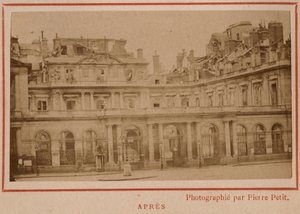 Commune de Paris (1871) : vue du Palais-Royal après l