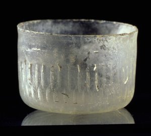 Coupe avec décoration taillée à la roue, de Syrie ou d