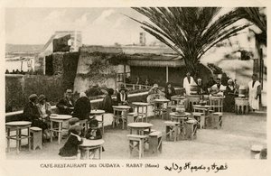 Français et Marocains au Café Oudaya, Rabat