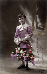Carte de vœux de Bonne Année : Un enfant tenant un panier de fleurs