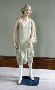 Robe de soirée lourdement perlée en georgette de soie