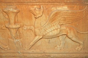 Libye, détail de sculpture de bête mythique sur sarcophage attique (2e siècle après J.-C.)