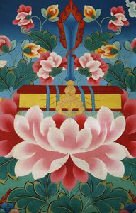 Fleur de lotus, épée de la connaissance et texte sacré. Monastère de Kopan, Katmandou, Népal