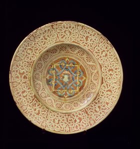 Assiette en majolique décorée d