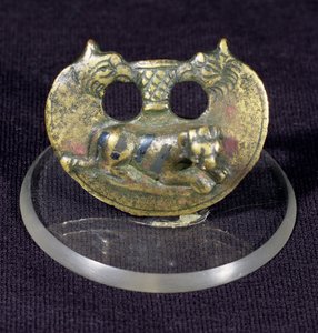 Monture décorée de têtes de griffons et d