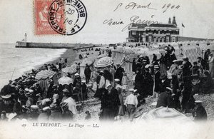 Normandie, Seine-Maritime, Tréport : la foule des vacanciers sur la plage et le casino en arrière-plan - Carte postale datée 1904 - William M. Timlin