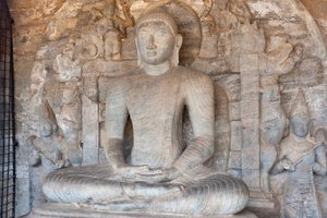 Relief de Bouddha en posture de méditation; Temple Gal Vihara; Polonnaruwa; Sri Lanka; Asie