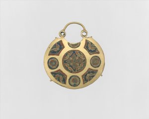 Pendentif de temple avec deux oiseaux flanquant un arbre de vie - Unbekannt