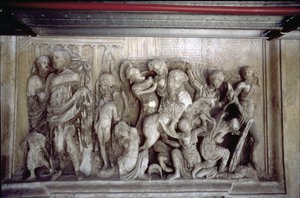 La façade arrière, détail de la décoration en relief antique (certaines pièces de l