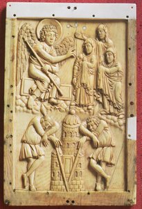 Les Trois Maries au Tombeau, plaque sculptée, École du palais de Charlemagne, français (ivoire) - Unbekannt