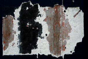 Marques du temps. Art abstrait montrant des formes comme témoins du temps qui passe. Traces de peinture sur bois. Photographie de Michel Lunardelli.