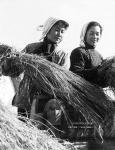 Deux actrices travaillant à la commune populaire de Machiao - Unbekannt