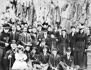 Royaume-Uni : Un groupe de personnes en sortie. vers 1910