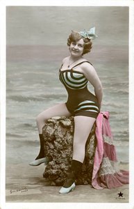 Femme en maillot de bain, début des années 1900 (carte postale)