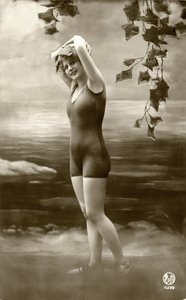 Femme en maillot de bain, c. début 1900 (carte postale) - Alec Hunter
