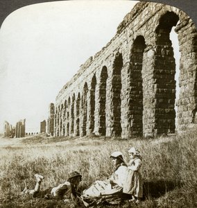Aqueduc de Claude et la Campagne, Rome, Italie