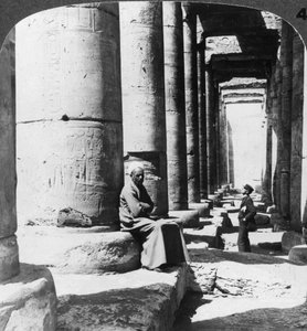 Colonnes du grand temple de Sethos I, Abydos, Égypte, 1905