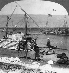 Dahabiyehs sur le fleuve prêts pour un voyage sur le Nil, Égypte, 1905