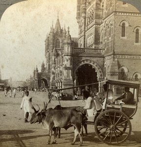 Ekka, devant la gare Victoria, Bombay, Inde, vers 1900