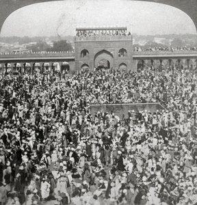 Dans la cour de la mosquée Jumma, Delhi, Inde, 1903