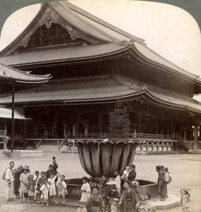 Façade principale du Higashi Hongan-ji, plus grand temple bouddhiste du Japon, Kyoto, 1904