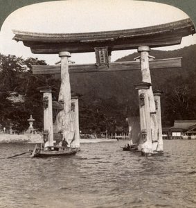 Torii sacré émergeant de la mer, Sanctuaire d