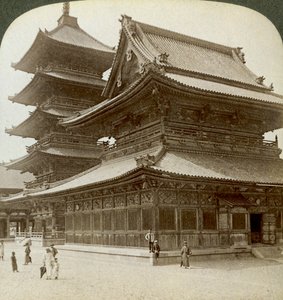Splendeur majestueuse du temple Shitenno-ji, Osaka, Japon, 1904 - Underwood and Underwood