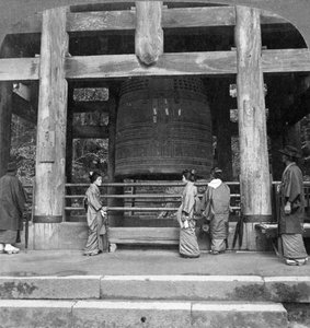 La grande cloche du temple Chion-in, Kyoto, Japon, 1904