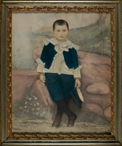 Garçon en costume bleu fantaisie - Unidentified