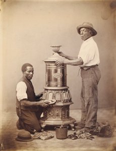 [Deux ouvriers polissant un poêle] - Unidentified